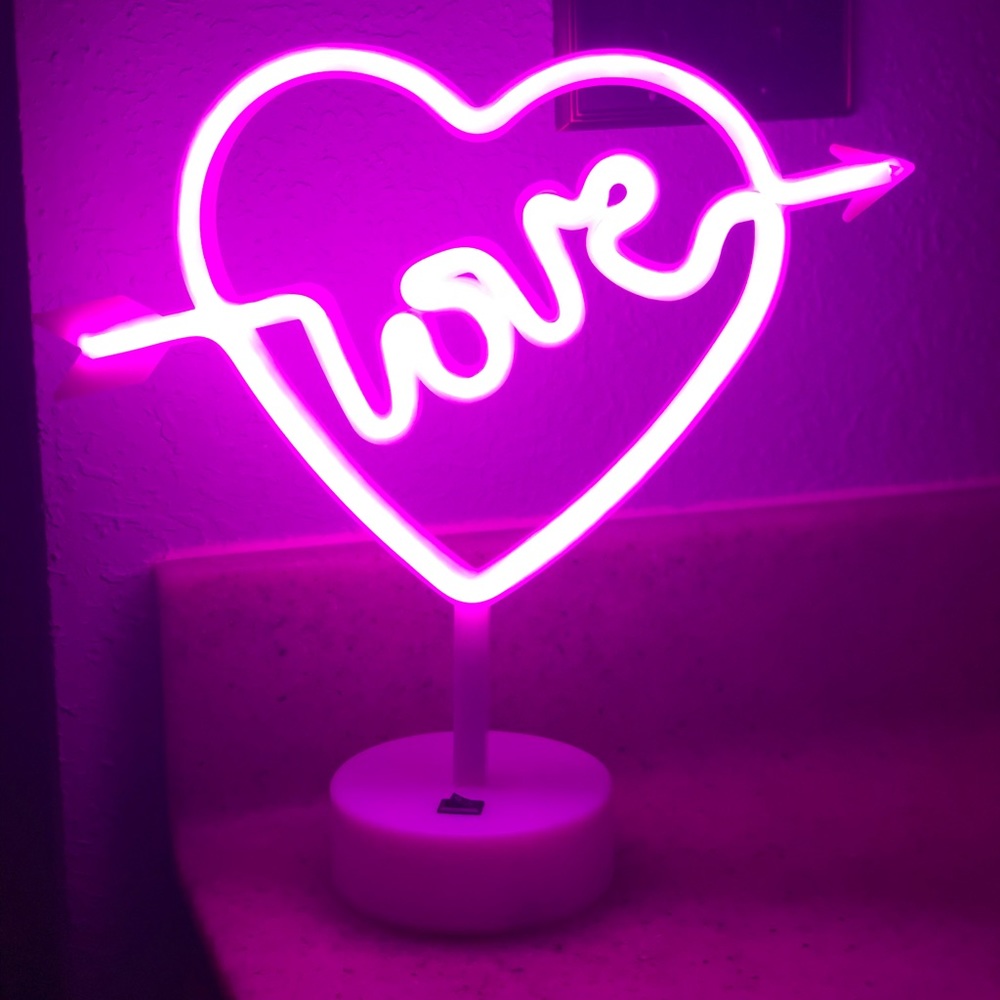 Neon Pink Heart w/Arrow Stand-up Love Sign